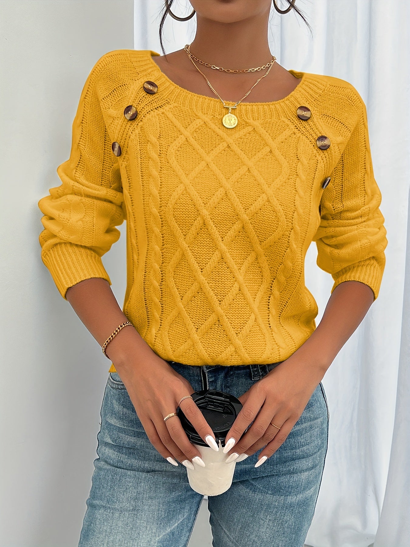 Brielle Sweater | Lady Cable Tie Sweater with Knapdetaljer