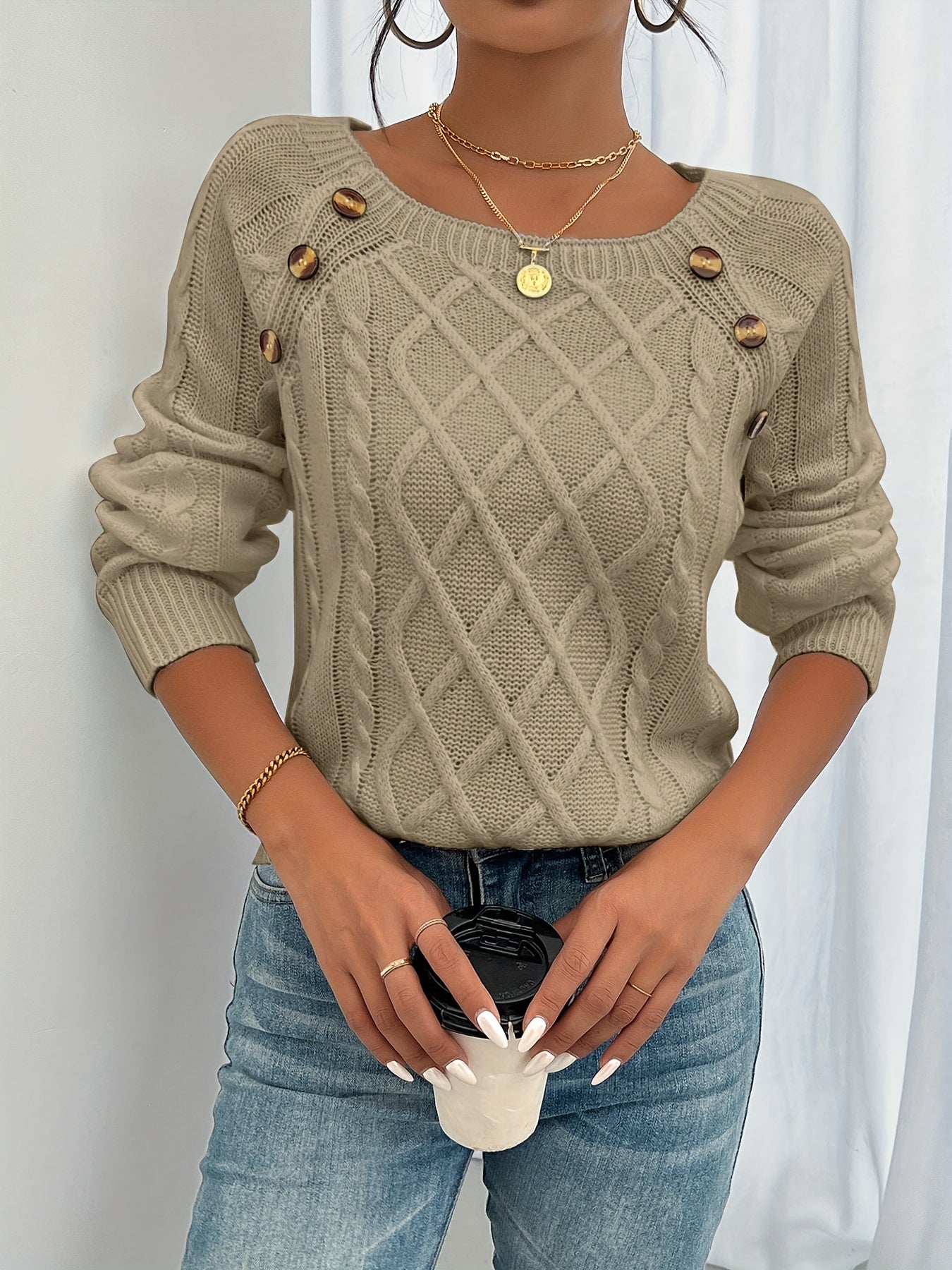 Brielle Sweater | Lady Cable Tie Sweater with Knapdetaljer